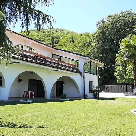 Cara Pace In Collina Per Gruppi 度假居